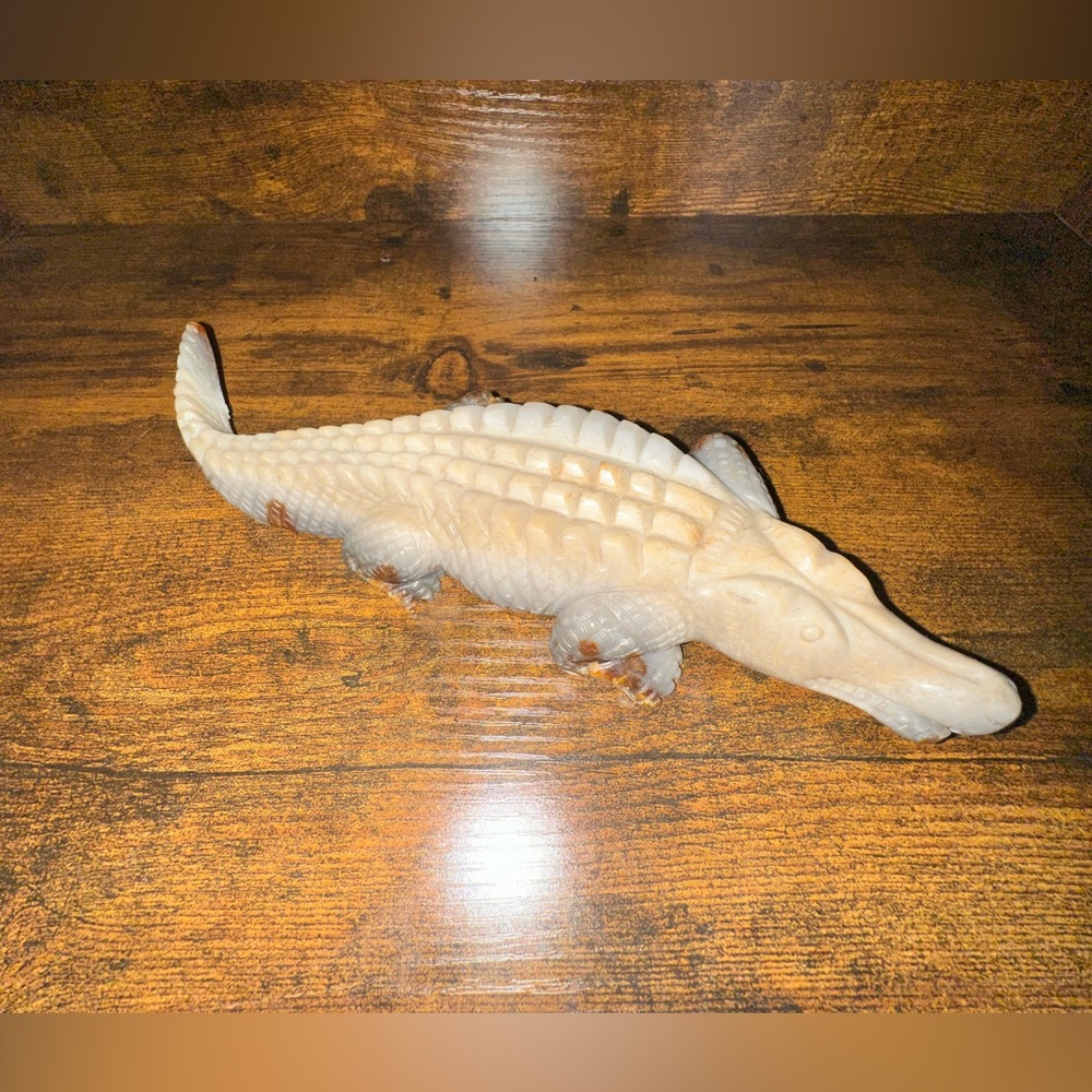 Agate Alligator Carving